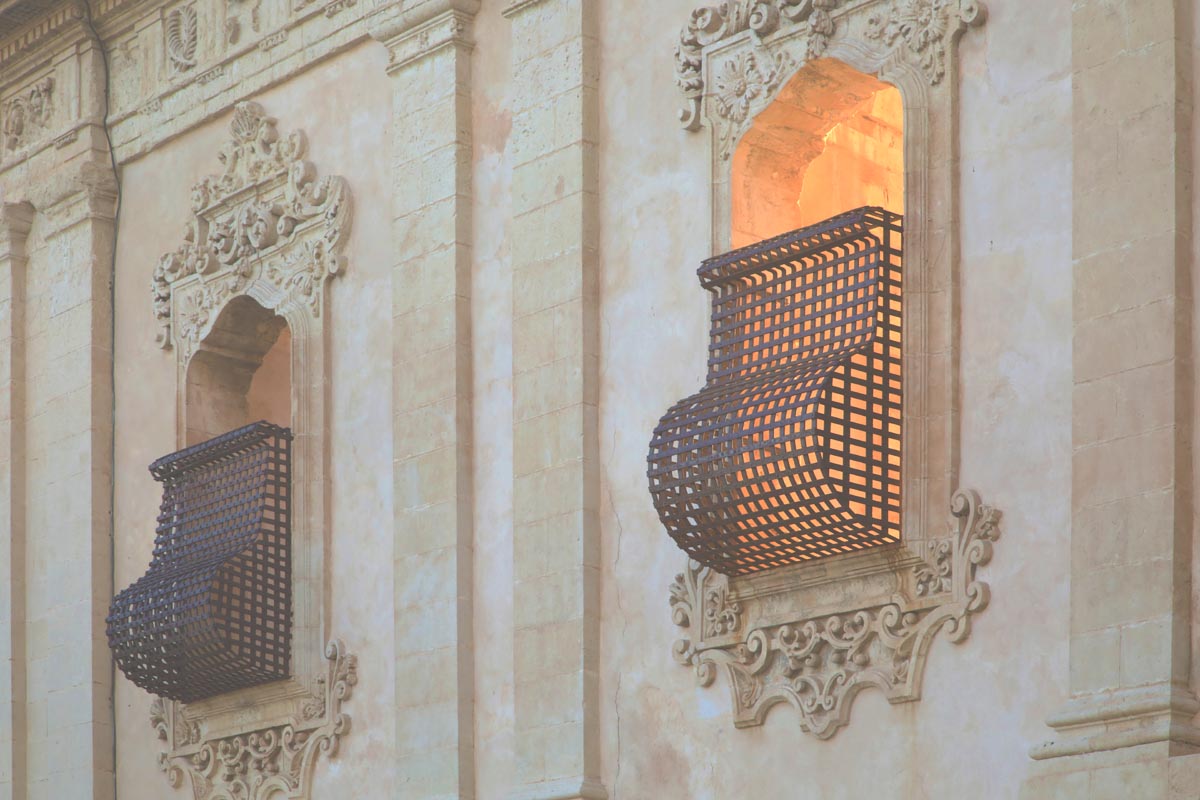 22 Sicily NOTO ancient baroque window_1515676007 - Noto: ancient baroque window