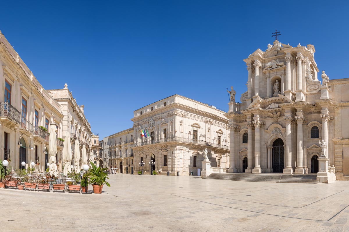 30 Sicily Syracuse Piazza Duomo et Cathédrale - Syracuse: Piazza Duomo and the Cathedral 