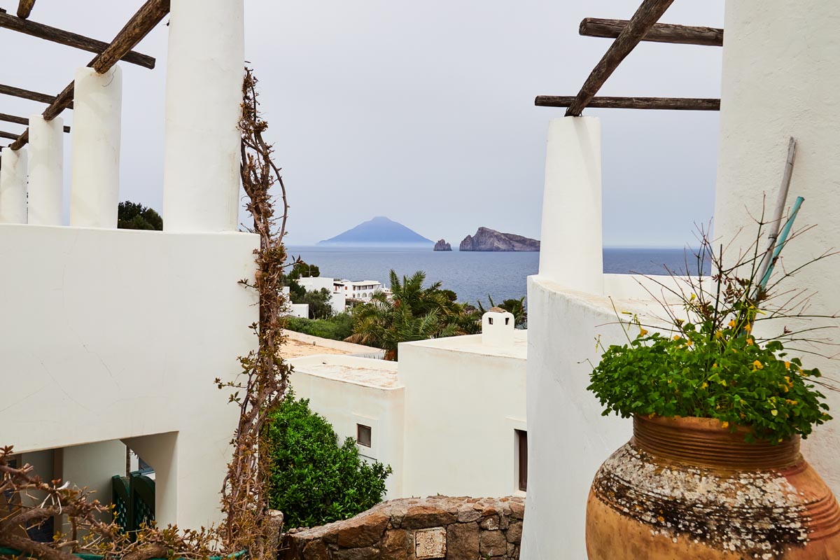 Aeolian 03 Panarea_view_on_Stromboli - Panarea: pretty, simple, chic !