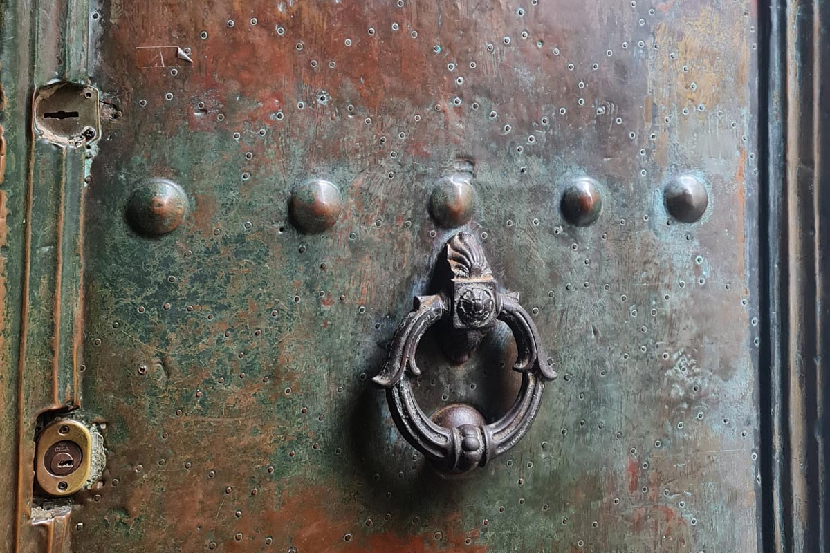 IT Riviera 03 Palazzo cicala door - The entrance door of 16th-century Palazzo Cicala in Genoa