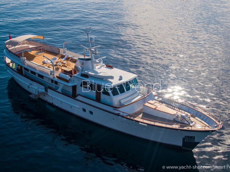 32m Feadship Heavenly Daze for charter