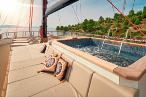 06 2 Anetta sundeck jacuzzi