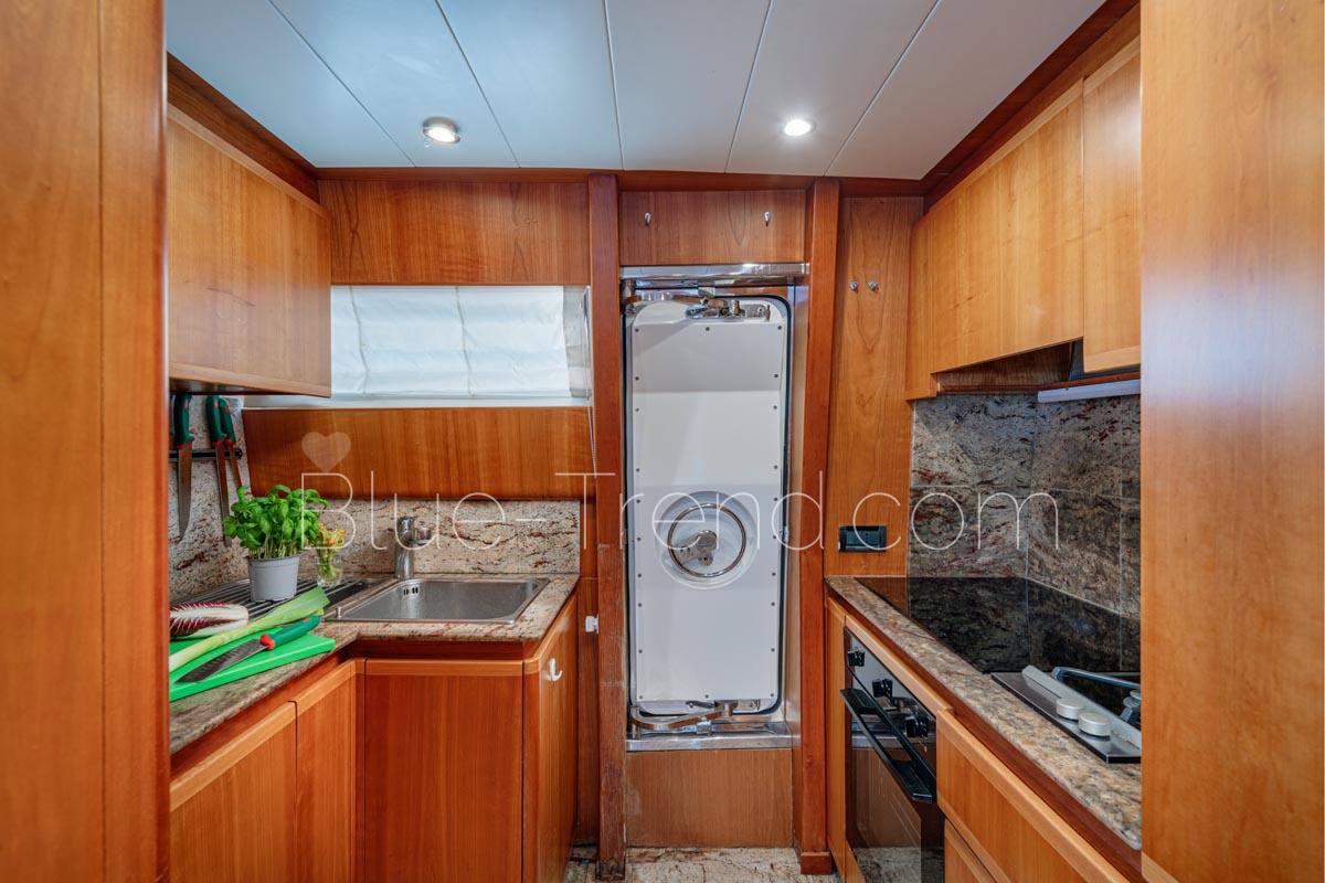 11 RockMoon galley